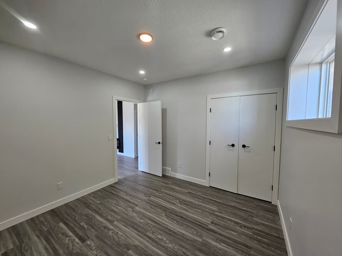 Lakepointe Drive -  Walkout Secondary Suite photo 10, Walkout Secondary Suite Calgary