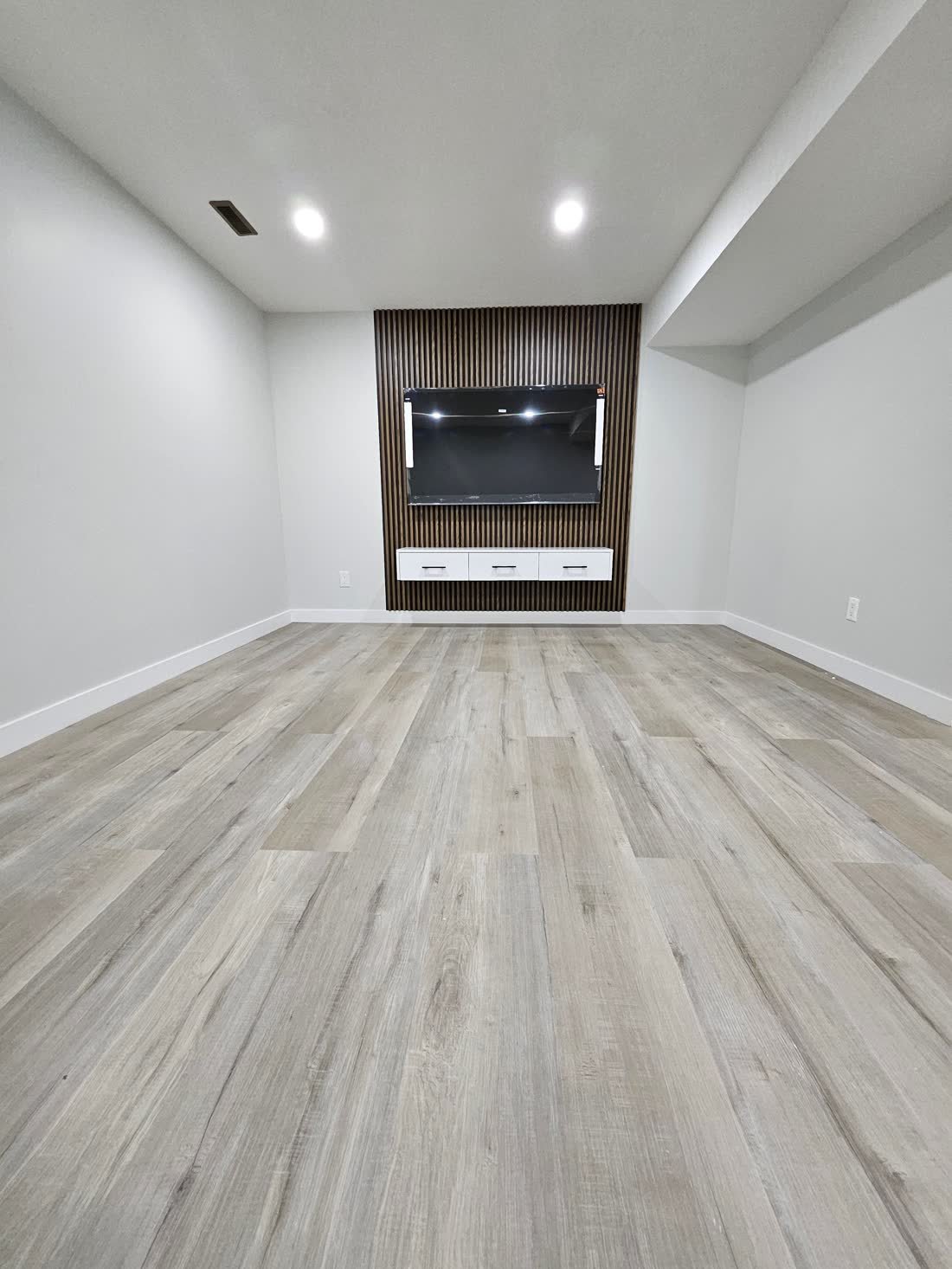 Shoreline Vista - Wetbar Regular Basement photo 3, Basement Renovations Calgary