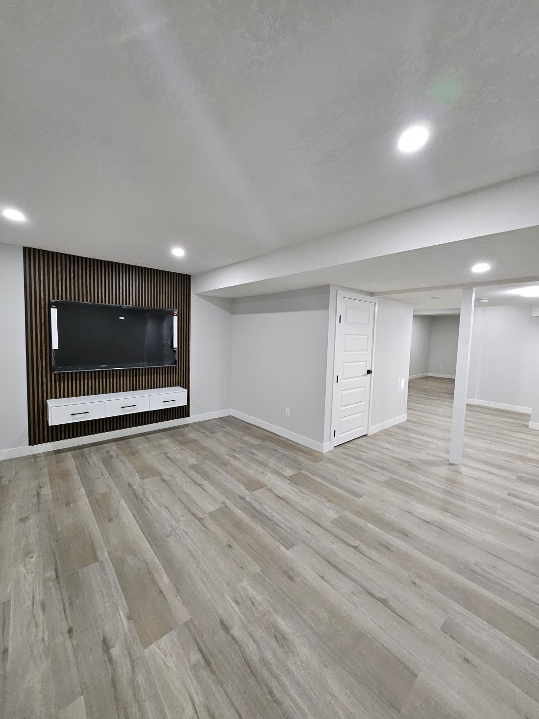 Shoreline Vista - Wetbar Regular Basement photo 4, Basement Renovations Calgary