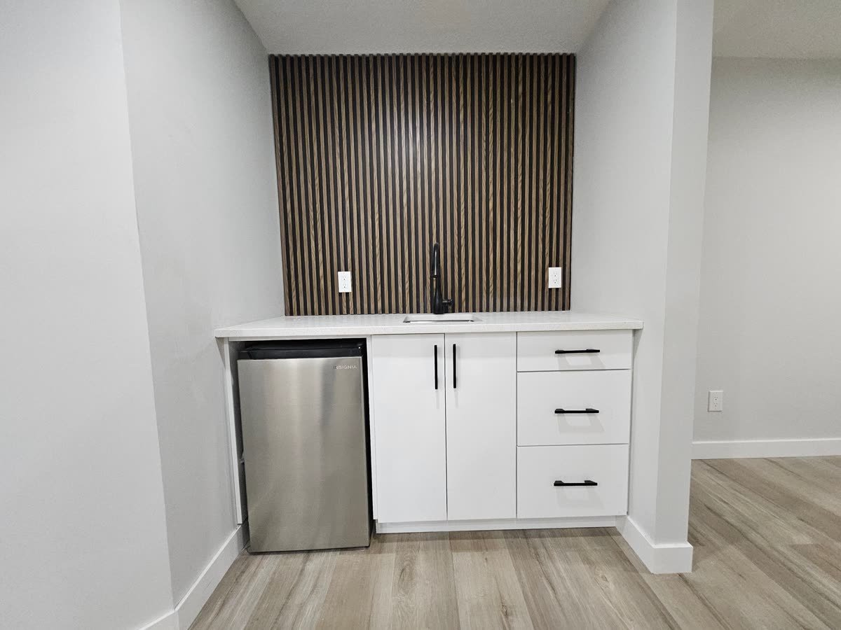Wet Bars & Basement Kitchens