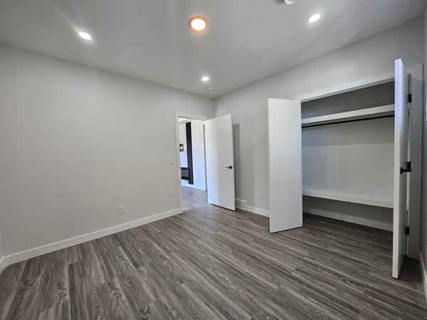 Lakepointe Drive -  Walkout Secondary Suite