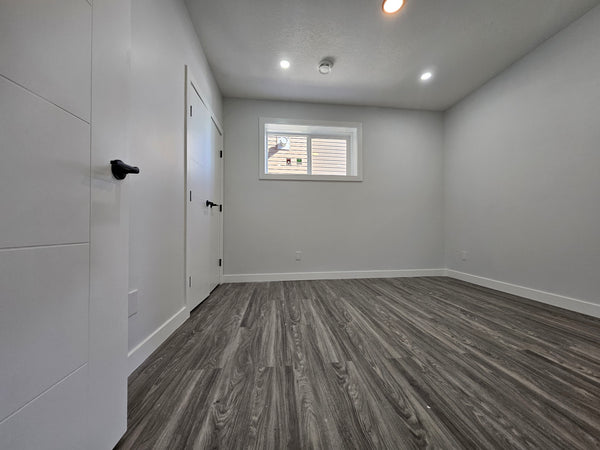 Lakepointe Drive -  Walkout Secondary Suite