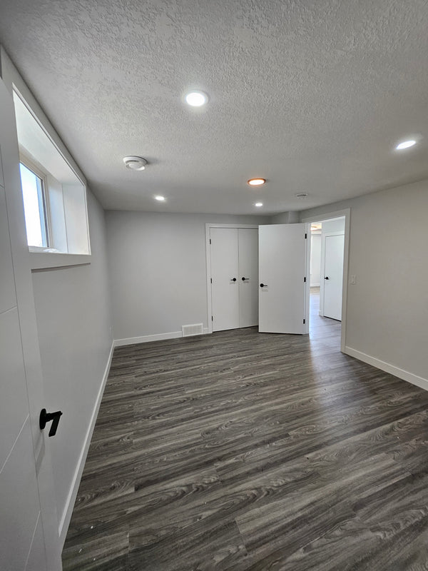 Lakepointe Drive -  Walkout Secondary Suite