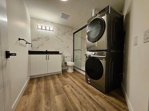Windrow Manor - Walkout Secondary Suite
