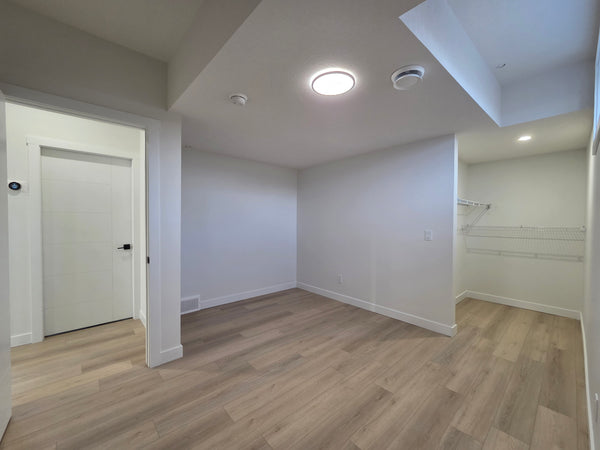 Hotchkiss Ave - Walkout Secondary Suite