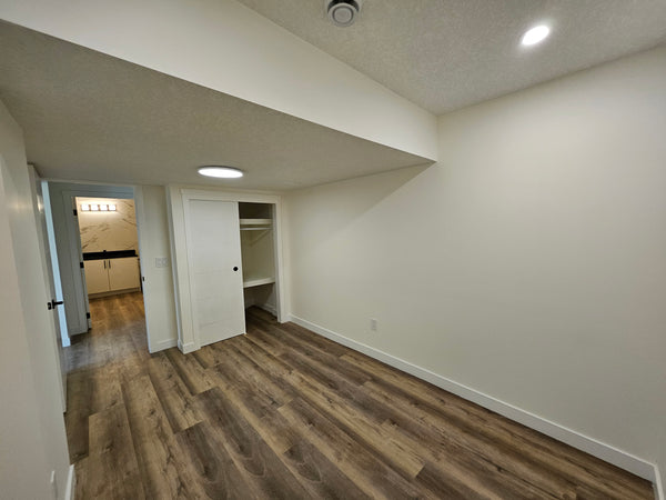 Windrow Manor - Walkout Secondary Suite