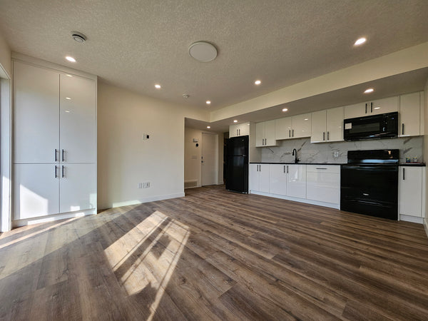 Windrow Manor - Walkout Secondary Suite