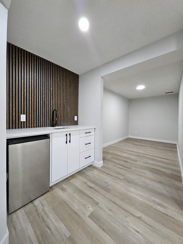 Shoreline Vista - Wetbar Regular Basement